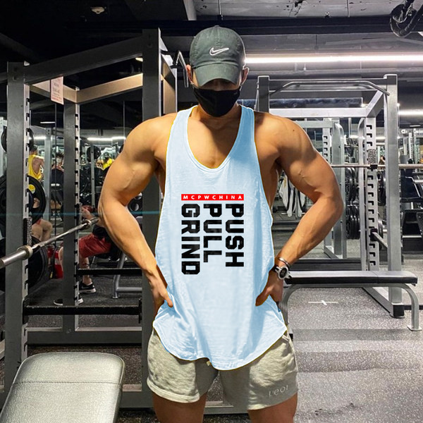 Több színben feliratos férfi sportcipő