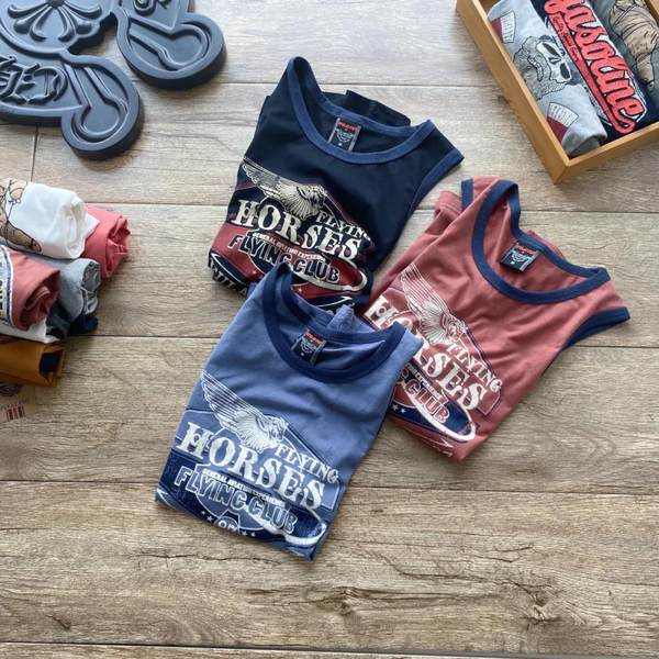 Férfi felső rátéttel és kerek nyakkivágással