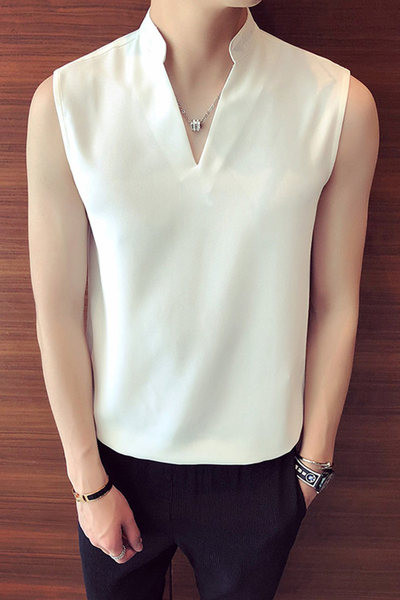 Μοντέρνο ανδρικό αμάνικο μπλουζάκι με ντεκολτέ με spitz