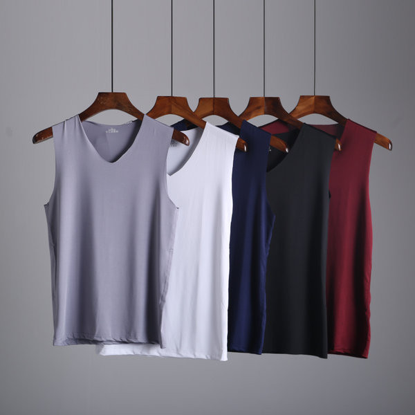 Μονόχρωμη ανδρική αμάνικη μπλούζα με ντεκολτέ με spitz