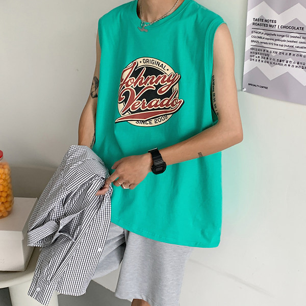 Καθημερινή ανδρική αμάνικη μπλούζα με έγχρωμη εκτύπωση