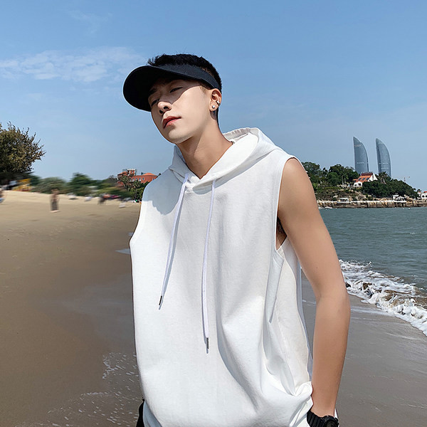 Ανδρική αμάνικη μπλούζα  με κουκούλα και κορδόνι