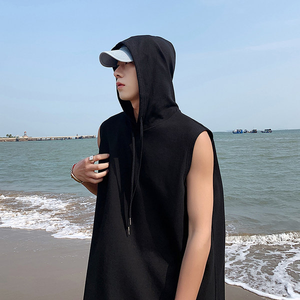 Ανδρική αμάνικη μπλούζα  με κουκούλα και κορδόνι