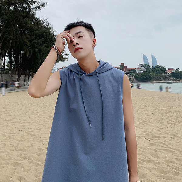 Ανδρική αμάνικη μπλούζα  με κουκούλα και κορδόνι