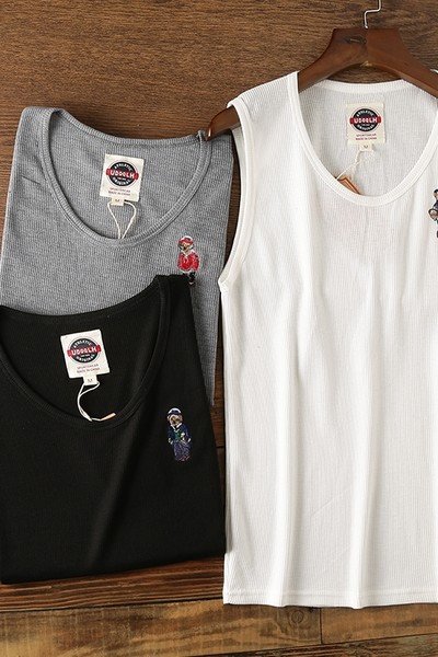 Ανδρική μπλούζα με κέντημα και οβάλ λαιμόκοψη