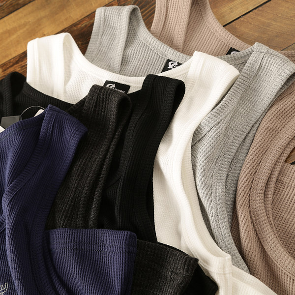 Casual ανδρική μπλούζα με οβάλ λαιμόκοψη και απλικέ