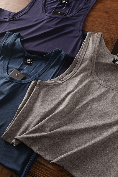 Μονόχρωμη ανδρική αμάνικη μπλούζα  με φαρδιά τιραντάκια