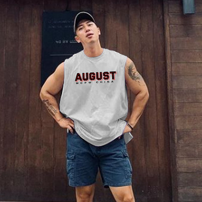 Uus mudel meeste topp kirjaga