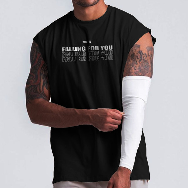 Sportolásra alkalmas póló felirattal