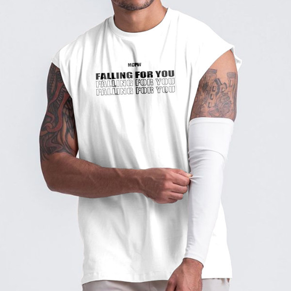 Sportolásra alkalmas póló felirattal