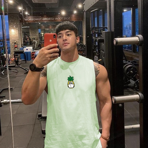 Férfi felső, hímzéssel és széles pántokkal