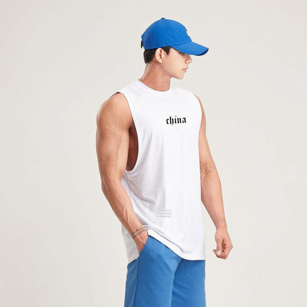 Καθημερινή ανδρική αμάνικη μπλούζα  με επιγραφή και στρογγυλή λαιμόκοψη