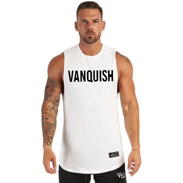 Férfi felső felirattal és kerek nyakkivágással