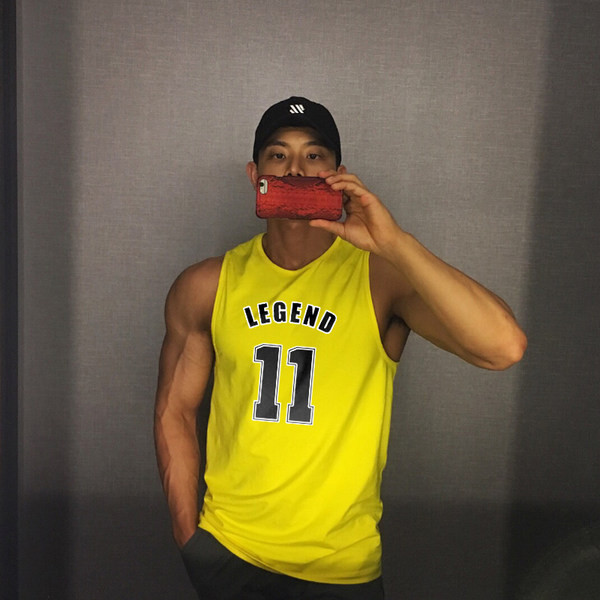 Férfi sportcipő több színben felirattal