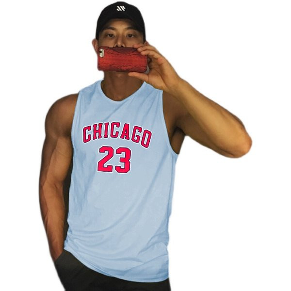 Meeste vabaaja topp kirjade ja ovaalse kaelusega – mitut värvi