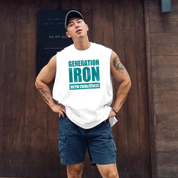 Férfi felső, feliratokkal és ovális nyakkivágással