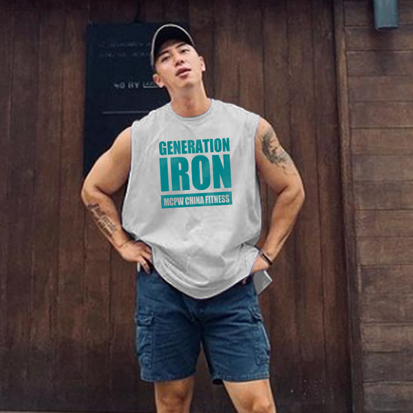 Férfi felső, feliratokkal és ovális nyakkivágással