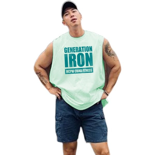 Férfi felső, feliratokkal és ovális nyakkivágással