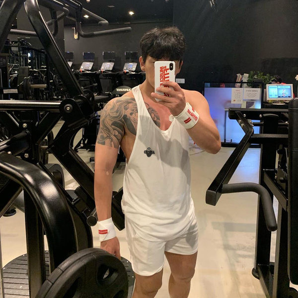 Ανδρική αθλητική αμάνικη μπλούζα με επιγραφή - σε διάφορα χρώματα