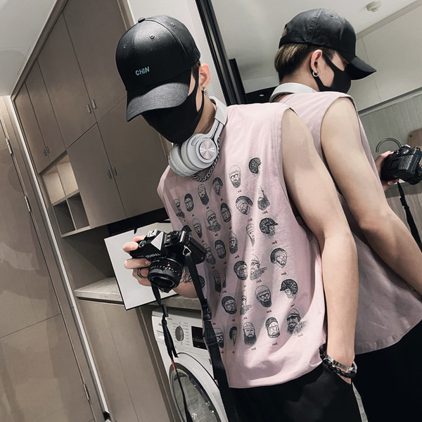 Μοντέρνο καλοκαιρινό αμάνικο με εκτύπωση