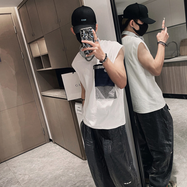 Mūsdienīgs kokvilnas tops ar uzrakstu