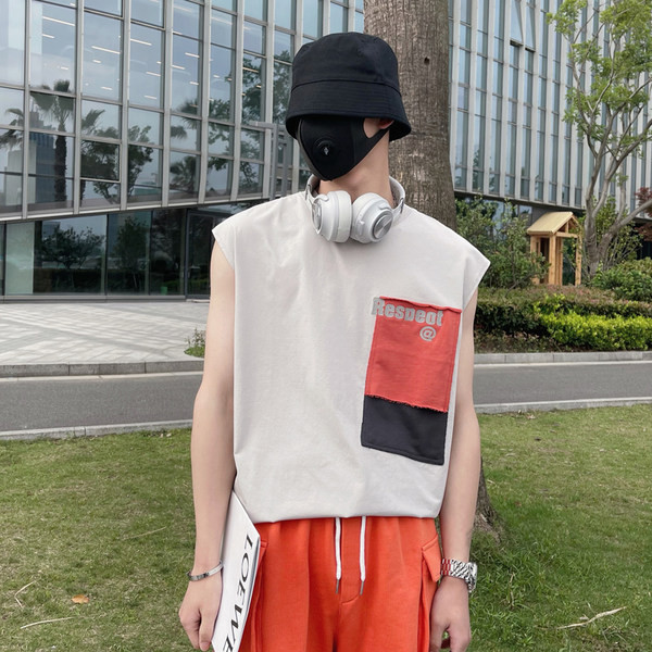 Mūsdienīgs kokvilnas tops ar uzrakstu