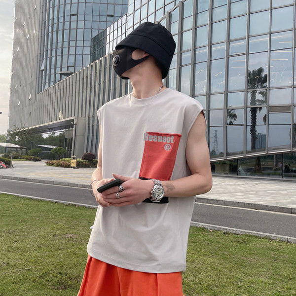 Mūsdienīgs kokvilnas tops ar uzrakstu