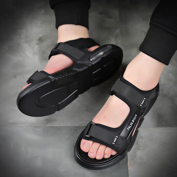 Alkalmi férfi fekete szandál foltokkal