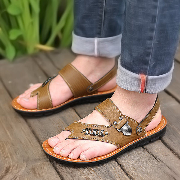 Férfi alkalmi szandál műbőrből, fém elemekkel