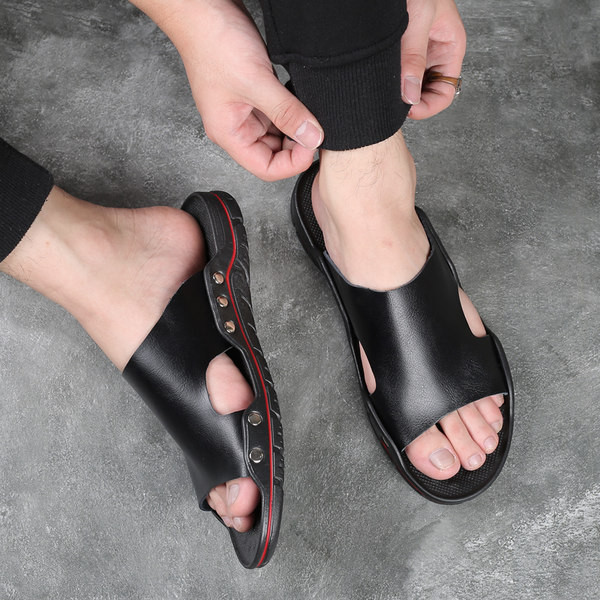 Alkalmi férfi eko bőr papucs fém kockákkal