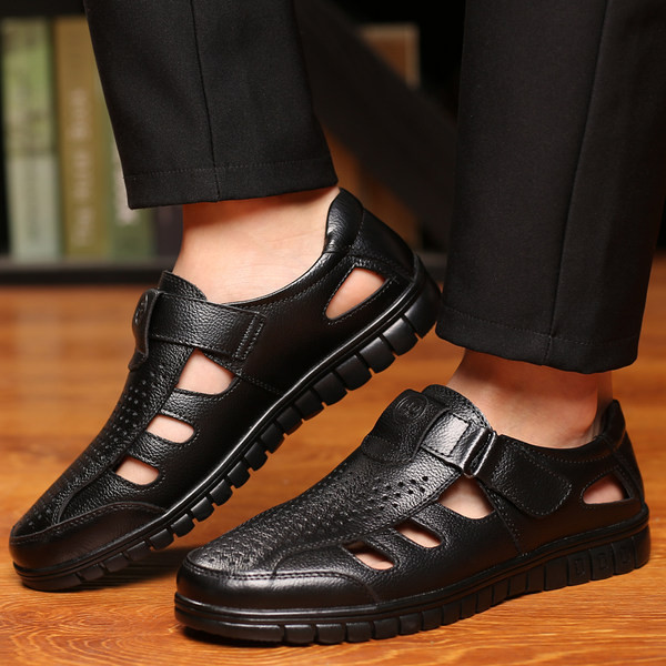 Καλοκαιρινά αναπνεύσιμα πέδιλα από faux δέρμα