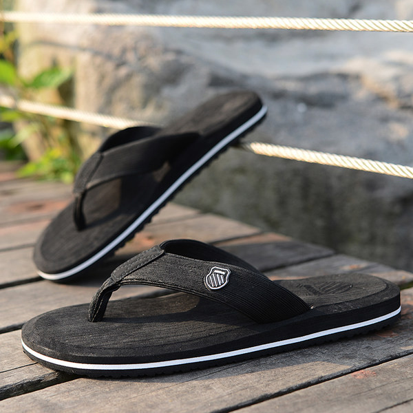 Ανδρικές σαγιονάρες ανάμεσα στα δάχτυλα με επίπεδη σόλα