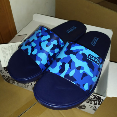 Lameda talla ja pealdisega meeste kamuflaažisussid