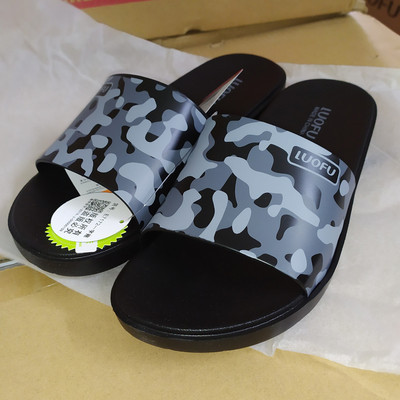 Lameda talla ja pealdisega meeste kamuflaažisussid