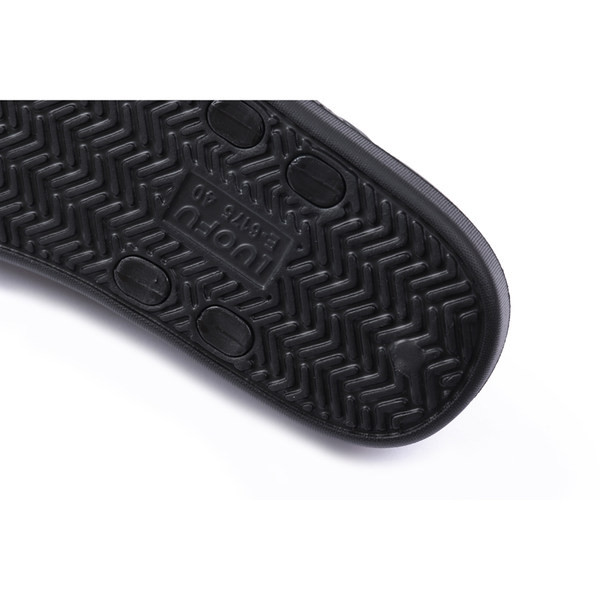 Ανδρικές καλοκαιρινές παντόφλες  κατάλληλες για την παραλία