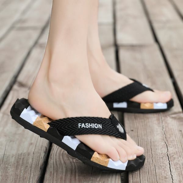 Nyári férfi papucs a lábujjak között emblémával