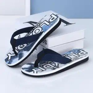 Vīriešu ikdienas flip-flops starp pirkstiem ar uzrakstu