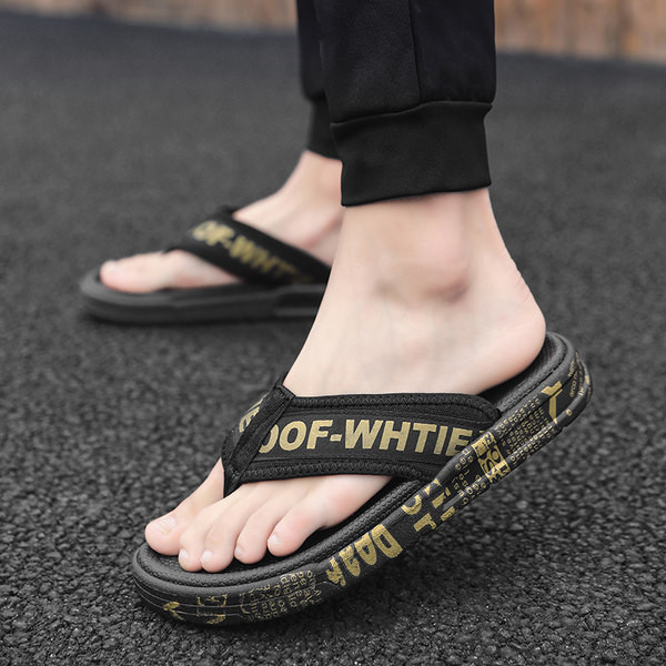 Alkalmi férfi papucs a lábujjak között