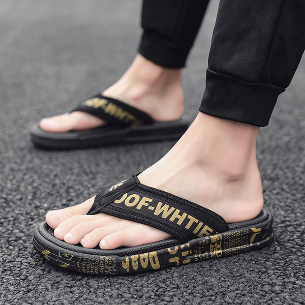 Alkalmi férfi papucs a lábujjak között