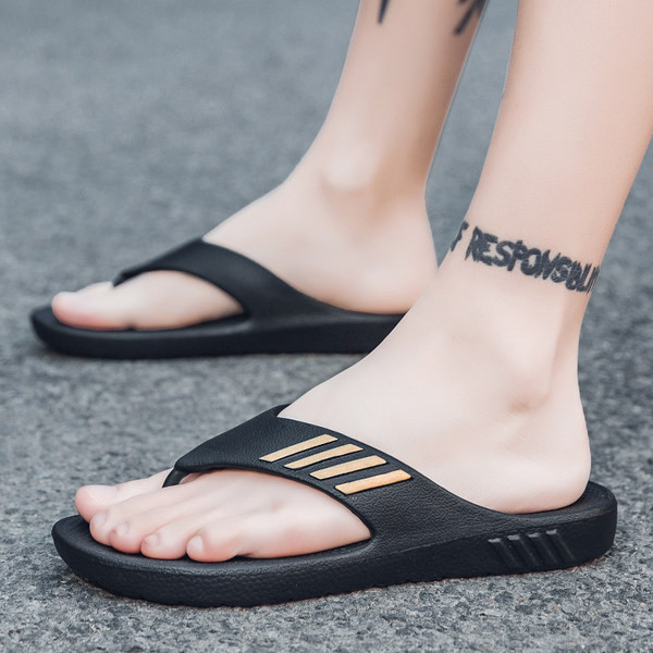 Lapos talpú férfi strandpapucs