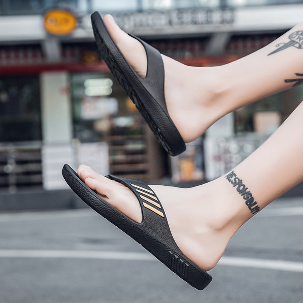 Lapos talpú férfi strandpapucs