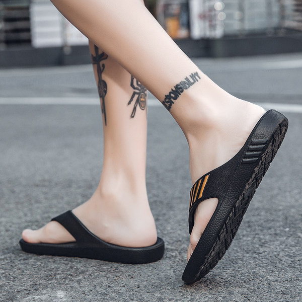 Lapos talpú férfi strandpapucs