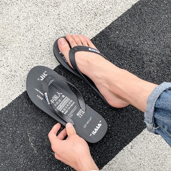 Alkalmi férfi papucs a lábujjak között felirattal