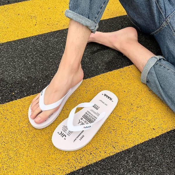 Alkalmi férfi papucs a lábujjak között felirattal