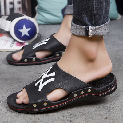 Férfi eko bőr papucs fém elemmel és rátéttel