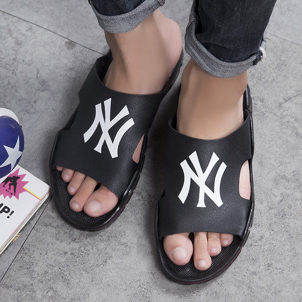 Férfi eko bőr papucs fém elemmel és rátéttel