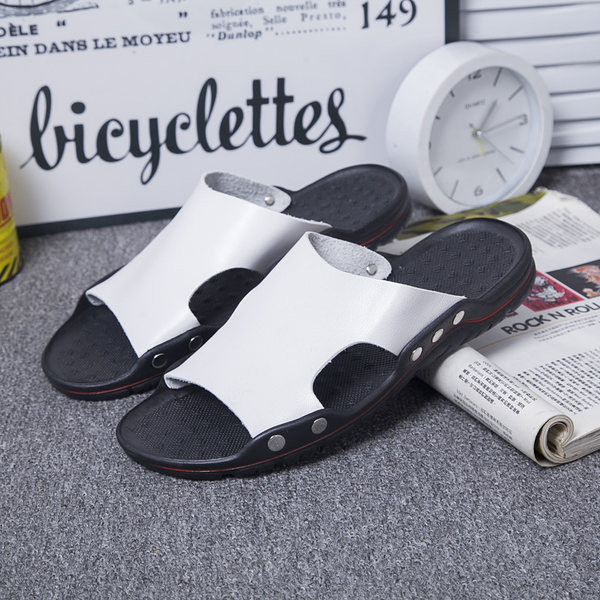 Vīriešu eko ādas čības ar plakanu zoli un metāla elementu