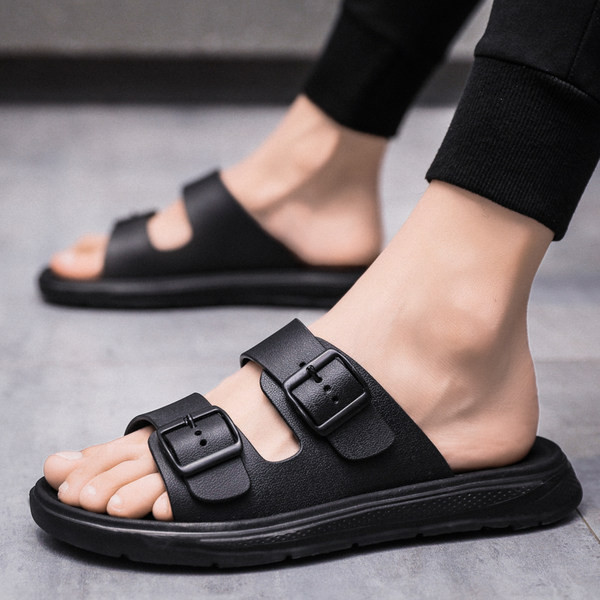 Vasarinės vyriškos šlepetės su sagtimi ir lygiu padu