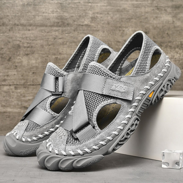 Καλοκαιρινά σανδάλια από πλέγμα ύφασμα με κλειστά δάχτυλα