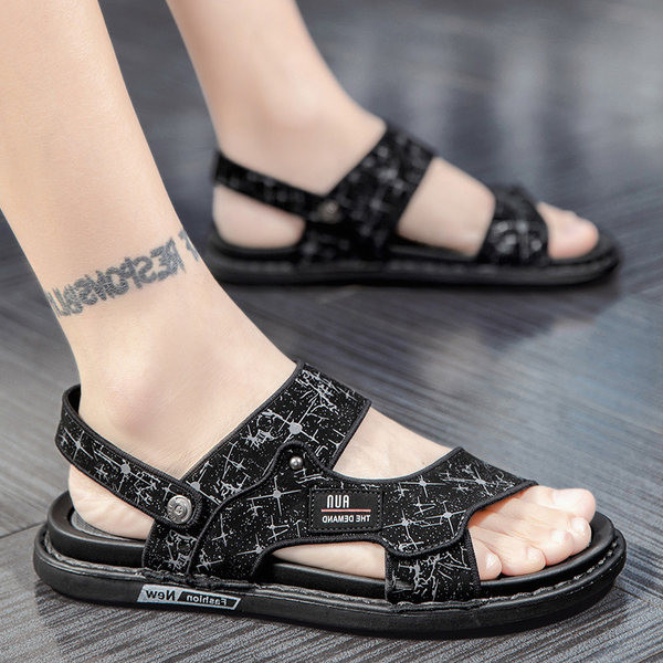 Nyári szandál új modellje, színes mintával